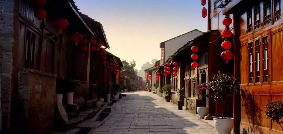 小贱读一本课外书第一天读了18页第二天读了21页第三天读了27页她平均每天读多？